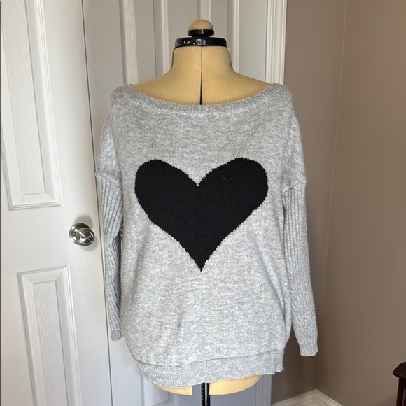 Sweaters - Gray Heart Sweater